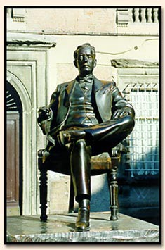 Statua di Giacomo Puccini.
